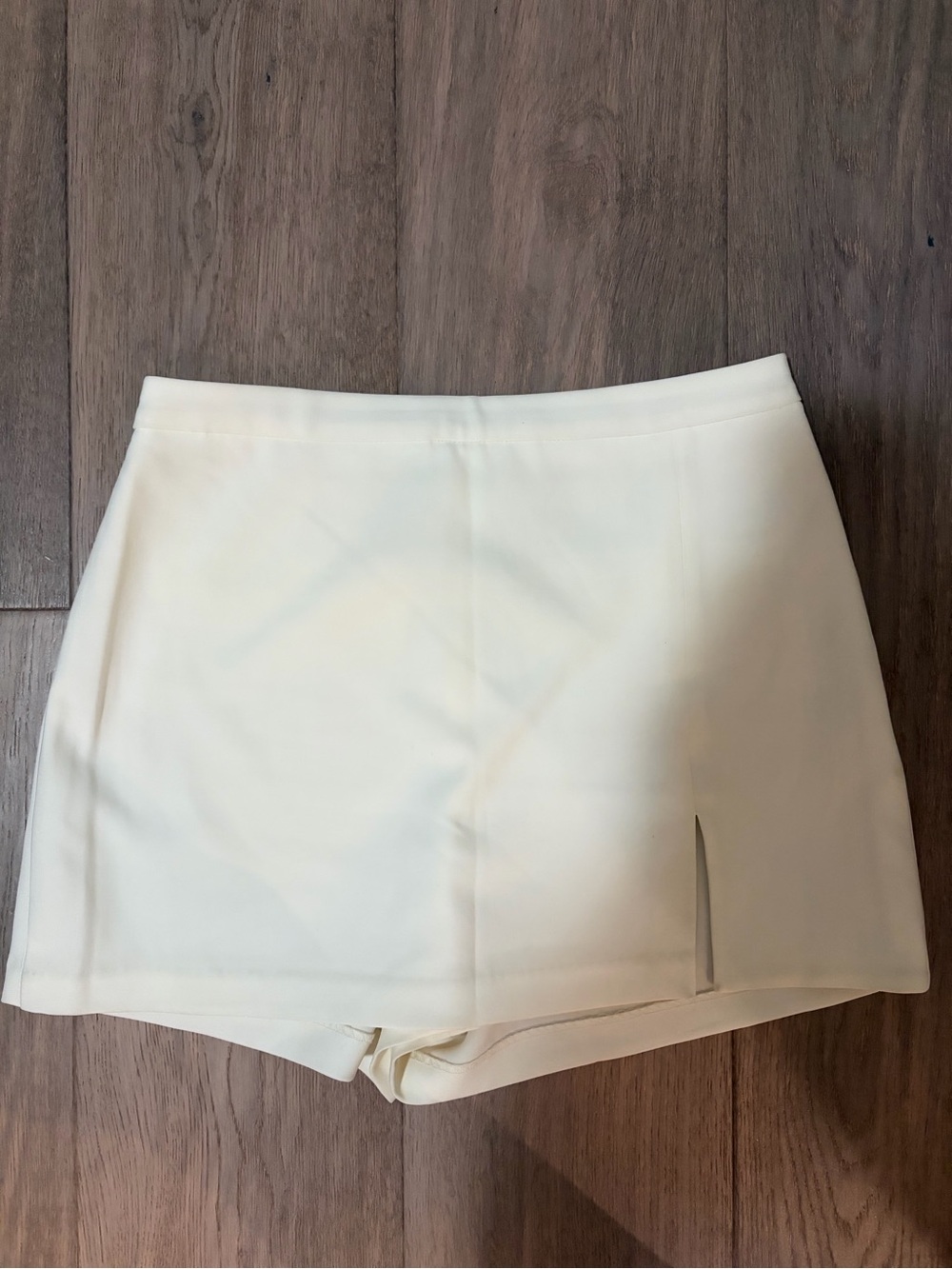 Babaton Light Birch High-Rise Skort with Side Slit